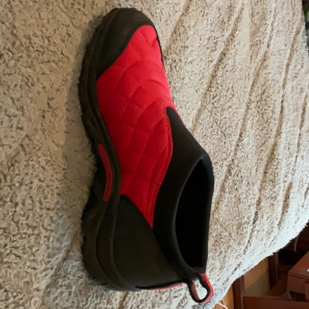 Womens MERRELL Alpine Moc Quilted Slip On Shoes / Size 7 red
